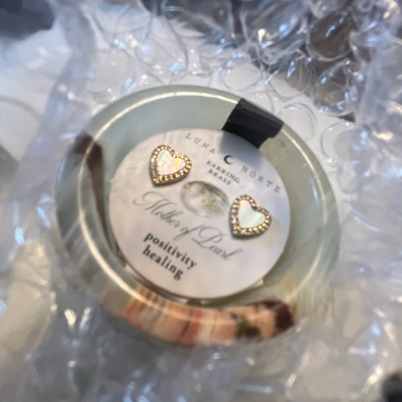 NWT Luna Norte Mother of Pearl Heart Studs with Banded Calcite Box Case & Pouch - Picture 8 of 11